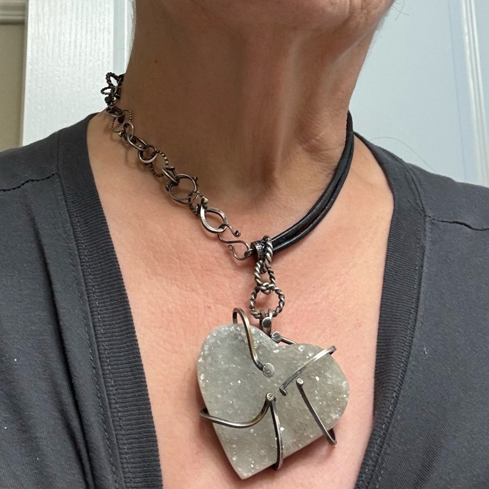 Sterling silver / substantial Druzy  Heart leather choker - Picture 8 of 14
